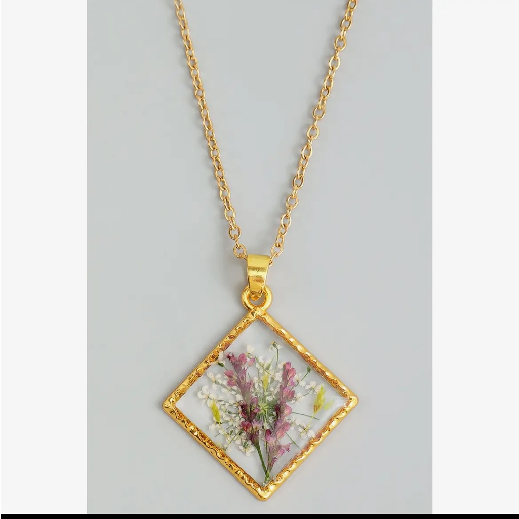 709. Diamond Shape Purple Flower Pendant Necklace